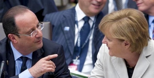Bruxelles : François Hollande vole la vedette à Angela Merkel et isole Berlin